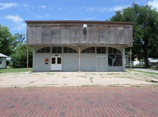 922 E 11th Ave, Winfield, KS 67156