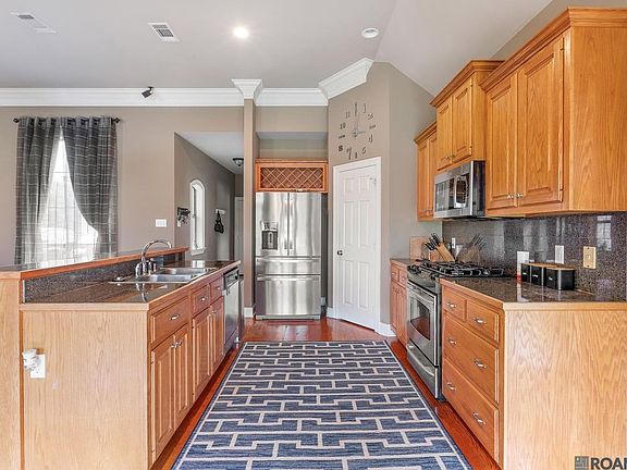 5th image of 10743 Hillbrook Ave