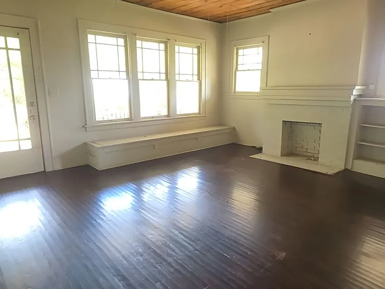 216 E Georgia Ave — Photo 2