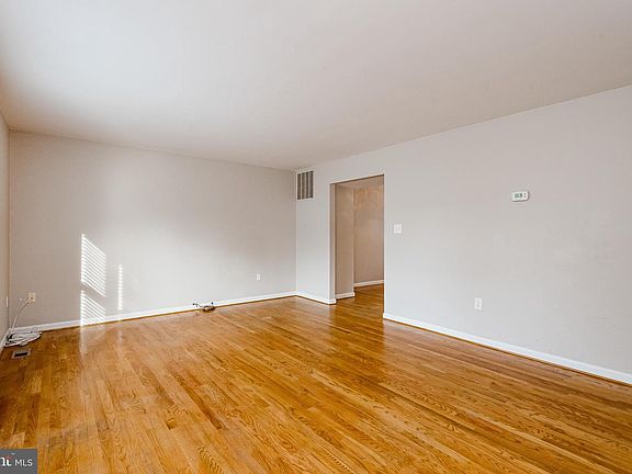 5th image of 517 Stockbridge Ct