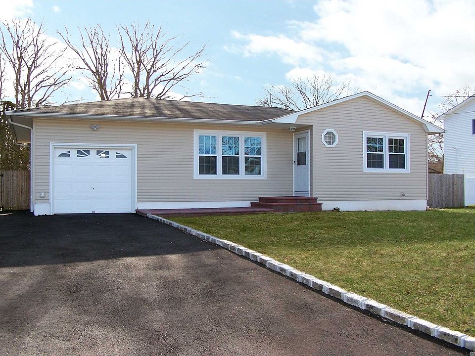1st image of 110 Alcolade Dr E