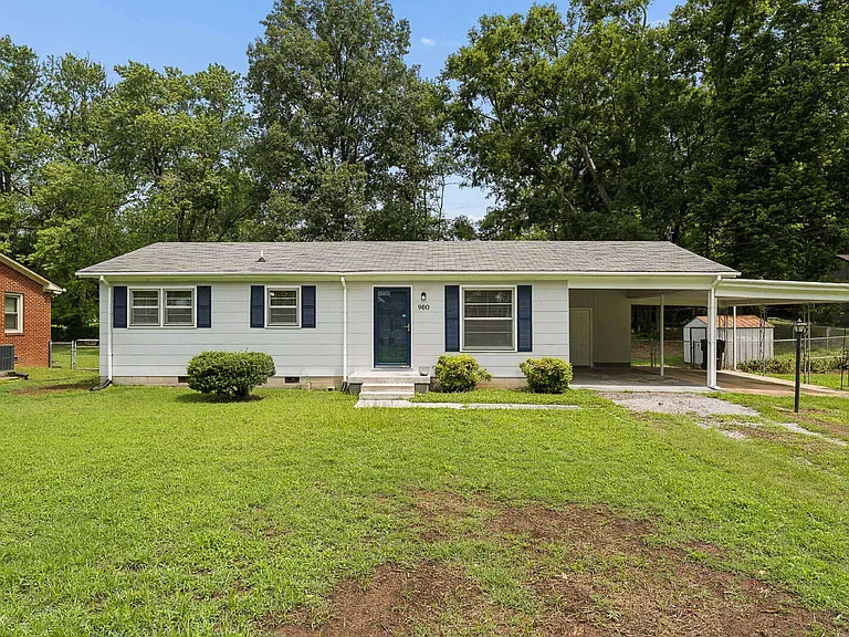 900 Velma Ln — Photo 2