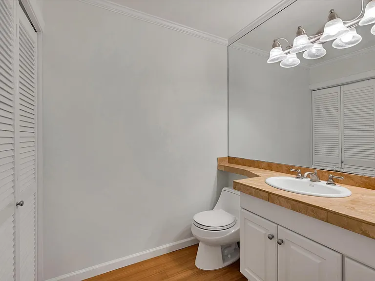 4 W Harbor Dr — Photo 10