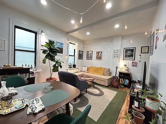 2nd image of 250 Hawthorne St #1F