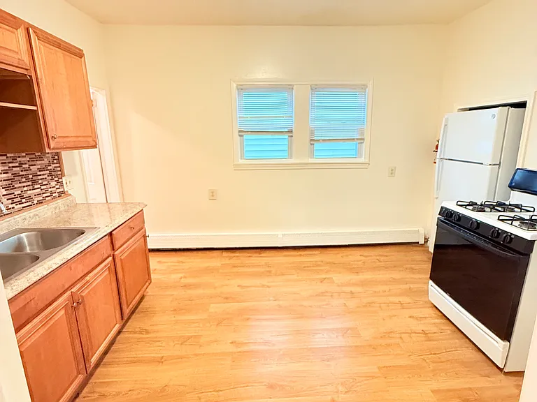 15 Vandine St #1 — Photo 12