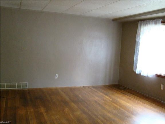 3rd image of 2616 Vaughn Ave