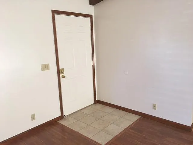 403 Somerset Rd — Photo 9