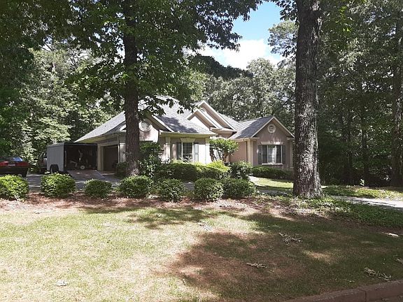 3rd image of 6040 Camelia Dr