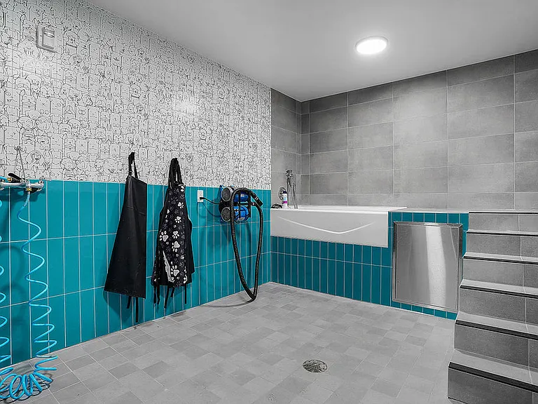 The Devon at University Place — Photo 3