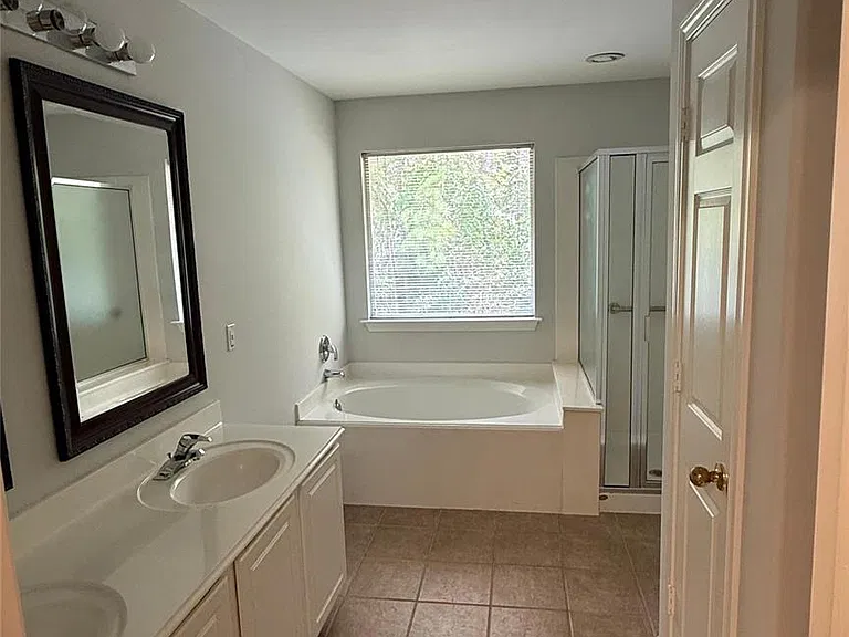 35 Ledgestone Pl — Photo 23