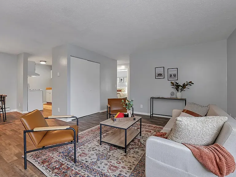 640 King St — Photo 4