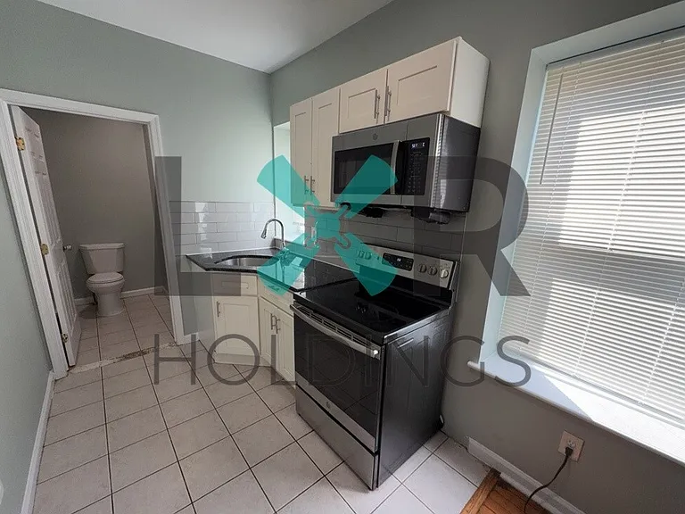 1822 W Erie Ave — Photo 4