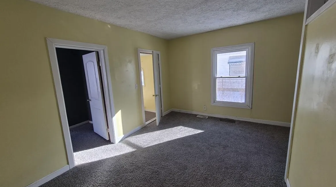 3 bed, 1432 sqft, $1,000 — Photo 3