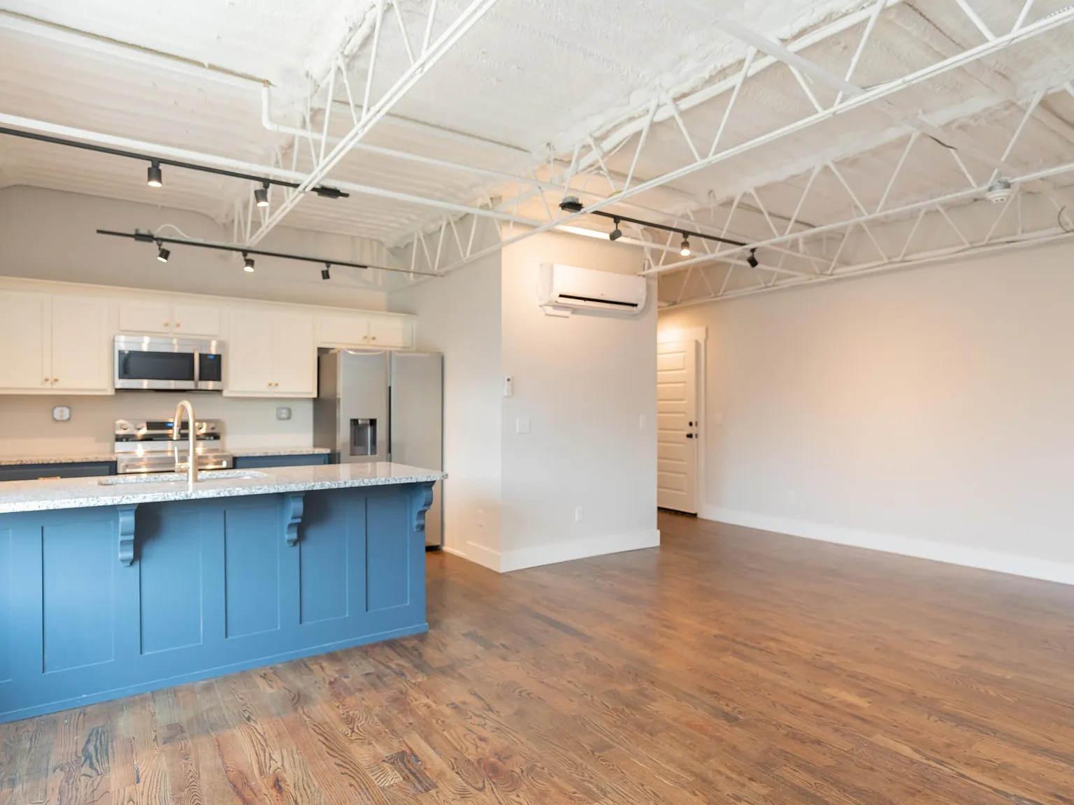 1 bed, 1.0 bath, 900 sqft, $1,675 — Photo 3