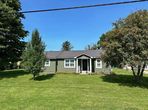 10958 Ridge Rd, Girard, PA 16417