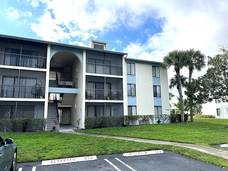 1108 Green Pine Blvd #F3 — Photo 2