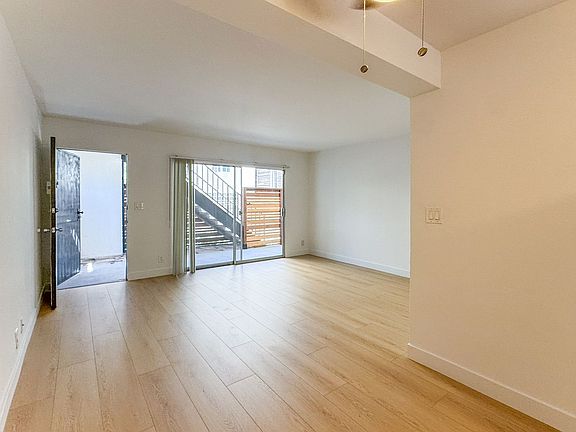 5th image of 1433 25th St APT 1