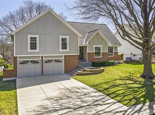 8363 Alden Ln, Lenexa, KS 66215