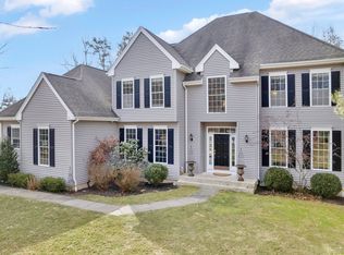 10 Churchill Pl, Avon, CT 06001