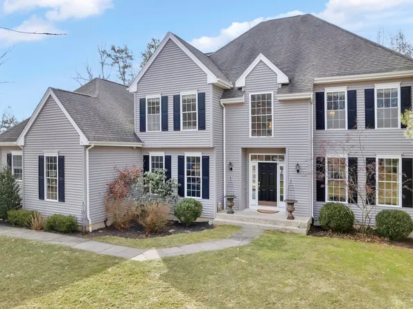 10 Churchill Place, Avon, CT 06001