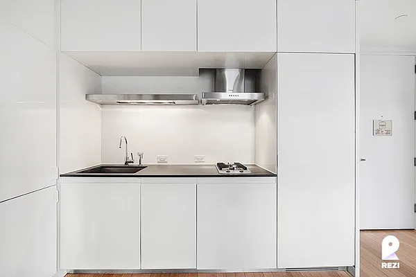 Rented by REZI | media 24