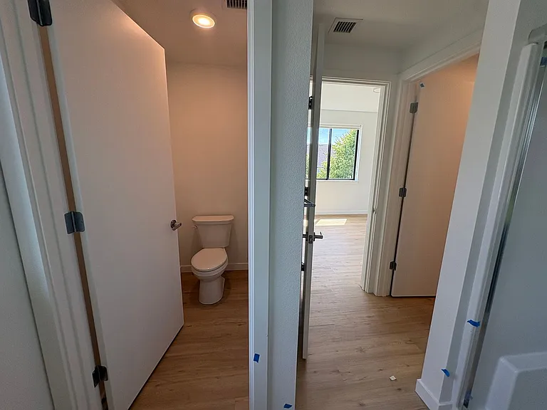 Abbey Creek Square Apartments — Photo 16