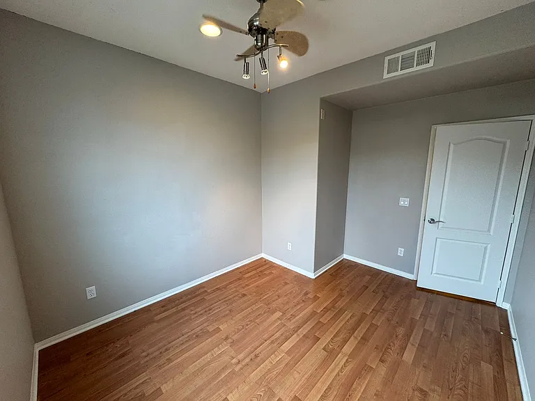5096 Plaza Promenade — Photo 11