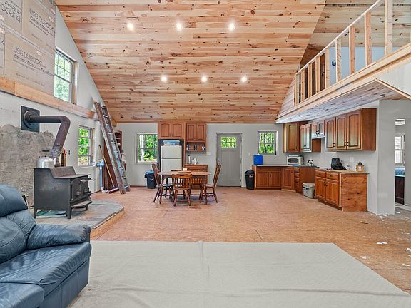 5th image of 165 Hunter Ridge Rd