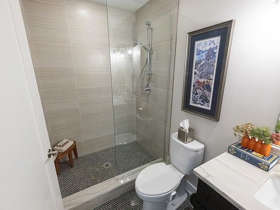 4th image of 1016 Elgin Ave