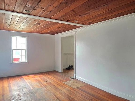 3rd image of 1006 Richard St