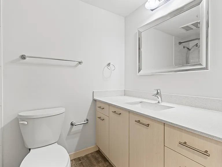 220 Cannon St E — Photo 42