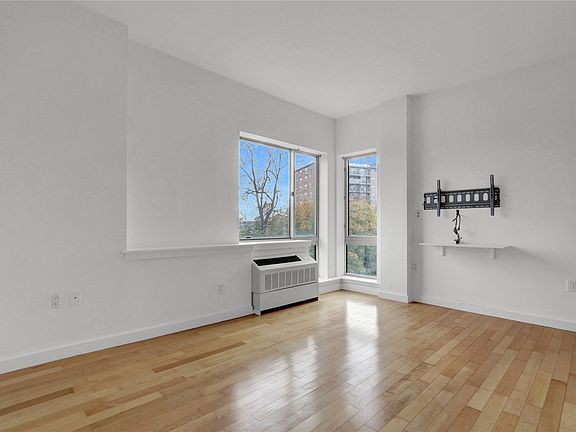 5th image of 3585 Greystone Ave #4C