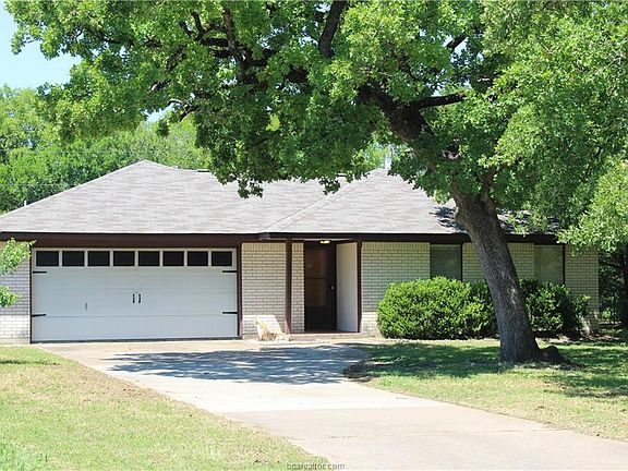 2nd image of 1107 San Saba Cir