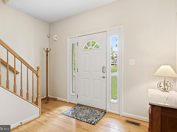 3rd image of 548 Windmill Dr