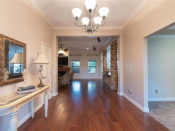 5th image of 2607 Pin Oak Ln