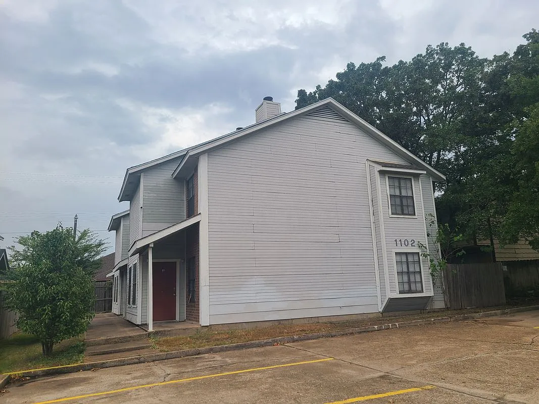 2 bed, 1.5 bath, 950 sqft, $1,050 — Photo 3
