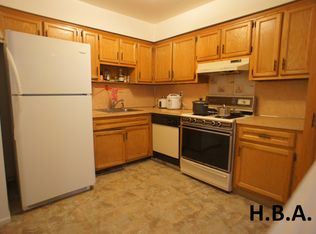 1023 166th St FLOOR 3, Whitestone, NY 11357