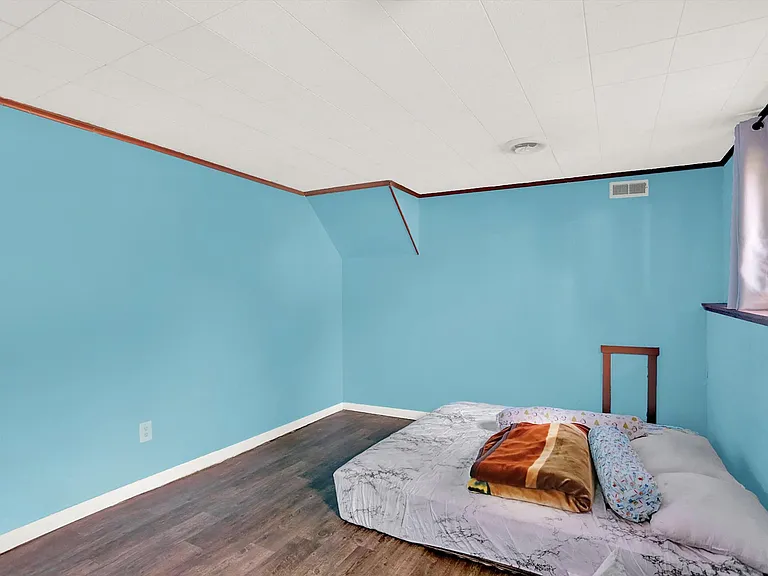 7915 Broadview Dr — Photo 6