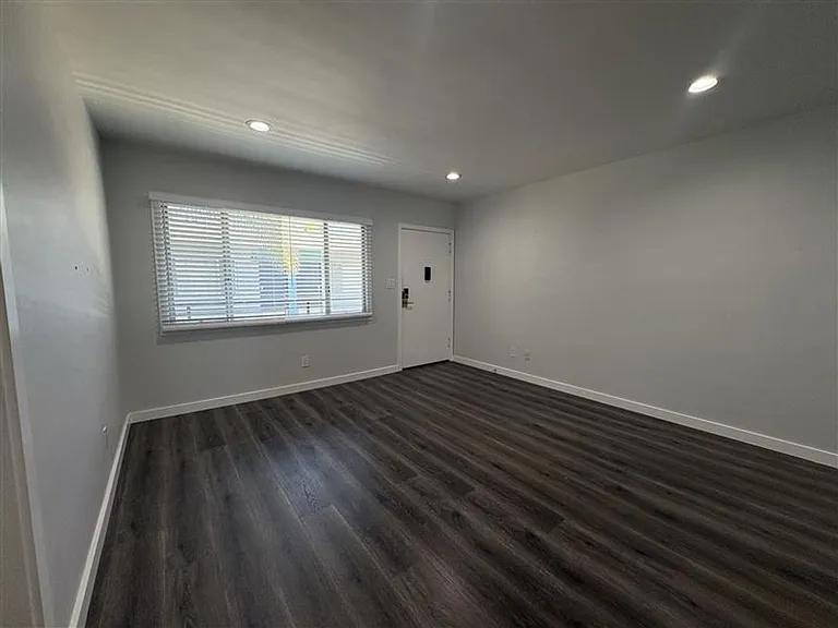 2727 Abbot Kinney Apartments, Venice CA — Photo 14