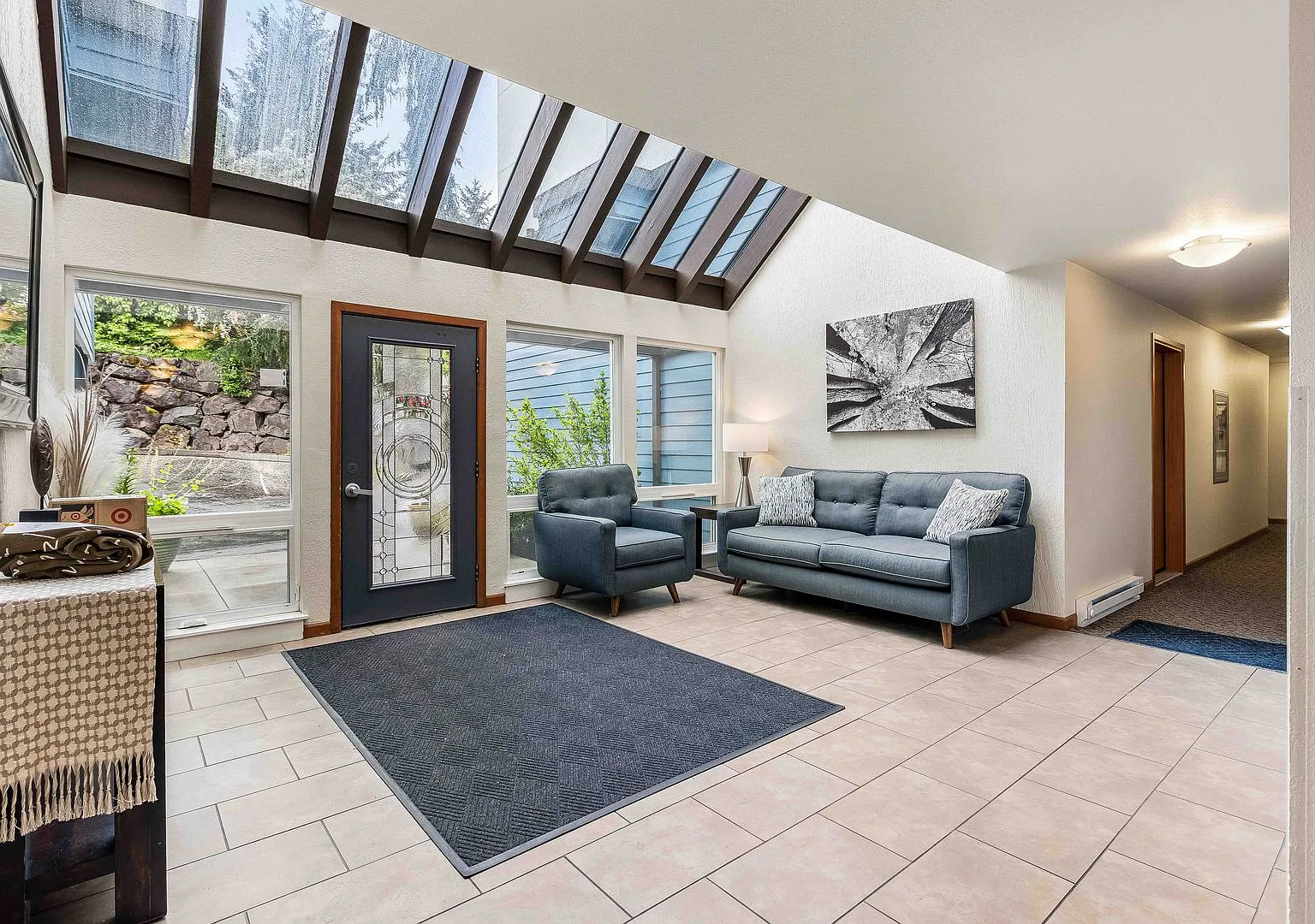 1-Bedroom Condo Near Bitter Lake — Photo 4