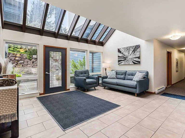 13426 Greenwood Ave N #306 — Photo 4