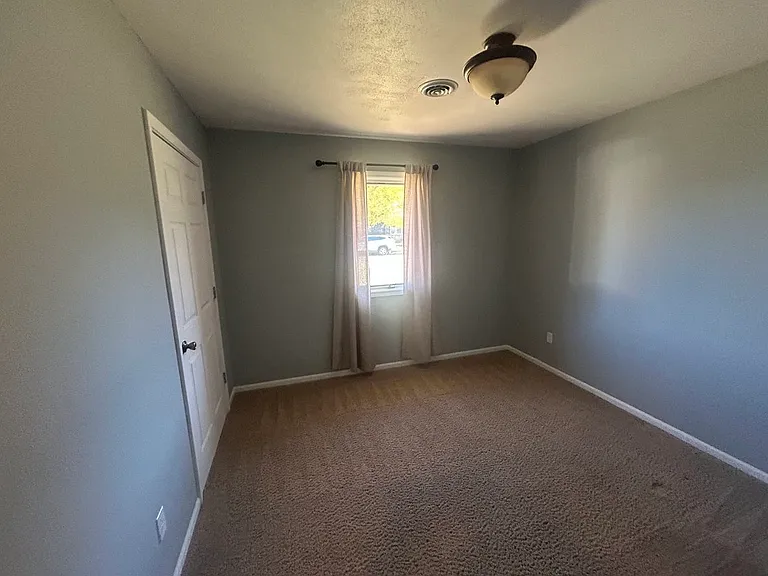 1320 Parkside Dr — Photo 22