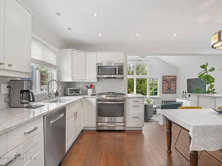 60 Lockwood Ave — Photo 8