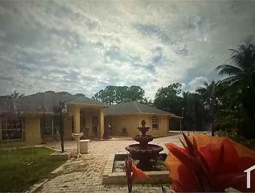 8698 Banyan Blvd — Photo 22
