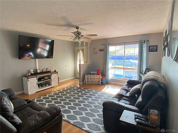 2nd image of 4028 Schenley St