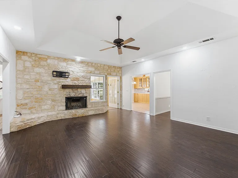 1025 Burchbury Trl — Photo 3