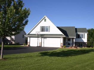 11908 N Meadow Curv, Lindstrom, MN 55045