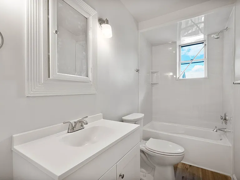 2405 Arlington Ave — Photo 12
