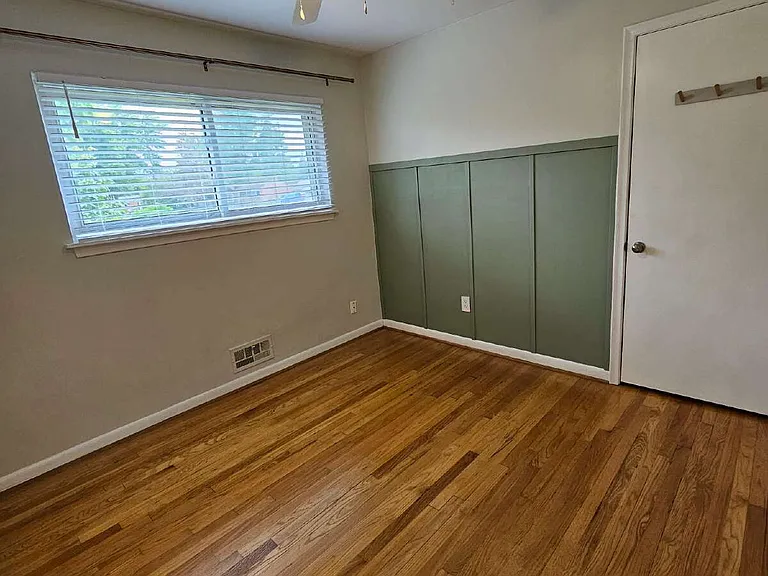 31400 Lyons Cir W — Photo 19