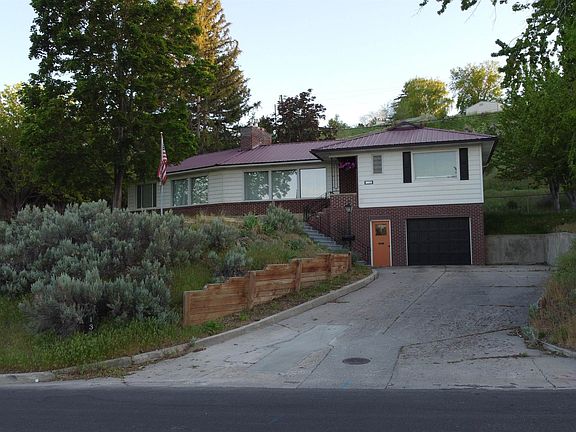 3rd image of 131 Foothill Blvd